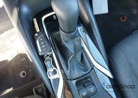 2020 Toyota Corolla Le z USA, uszkodzony, nr VIN 5YFEPRAE1LP065823